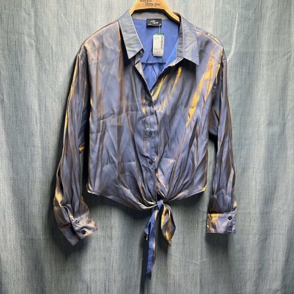 Milk & Honey blouse Size large NWT